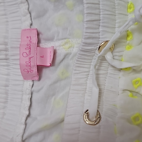 Lily Pulitzer pineapple shorts - Picture 4 of 4